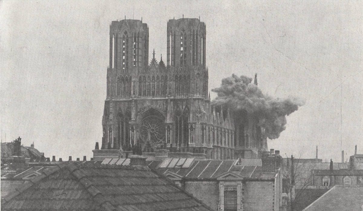 Cathédrale de Reims touchée par un obus
