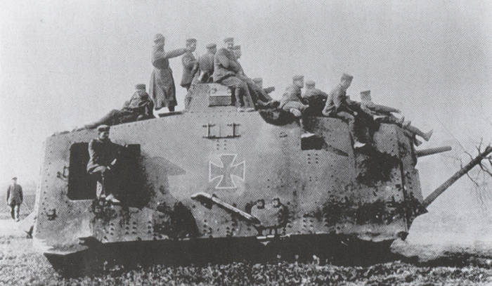 sturmpanzerwagen A7V n°525 Siegfried durant l'été 1918
