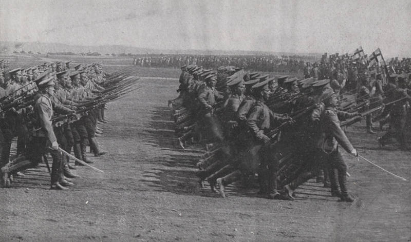 Défilé des troupes à Krasnoïe-Selo
