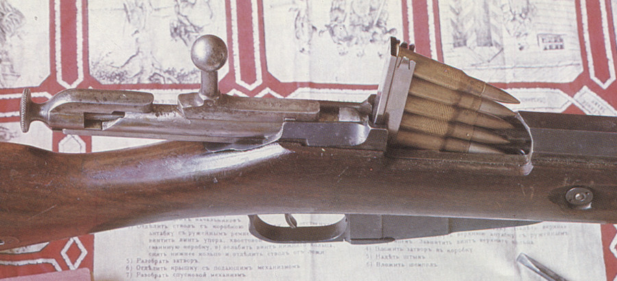 Fusil Mossine-Nagant avec son chargeur