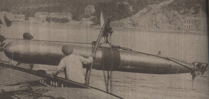 Embarquement d'une torpille durant la grande guerre