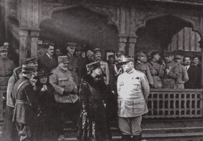 Reine Marie de Roumanie avec le général Berthelot