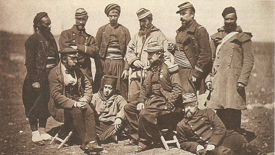 Le général Cissé et des zouaves de la division Bosquet
